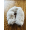 Kožešinový límec sněhově bílé barvy s melírem imitace mývala
