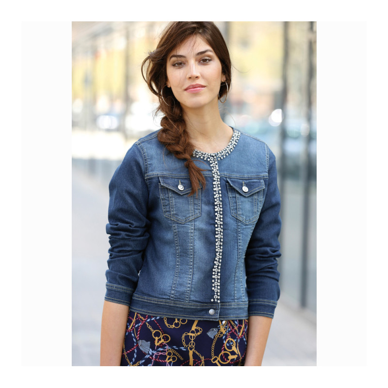 Dámská džínová bunda s kamínky a perličkami