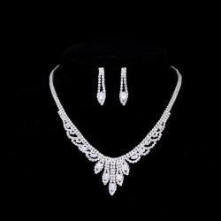 Štrasový náhrdelník a náušnice sada