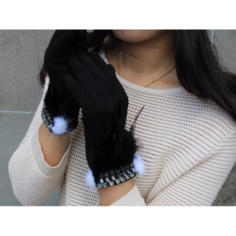 dámské černé rukavice semišového vzhledu s kamínky a peřím