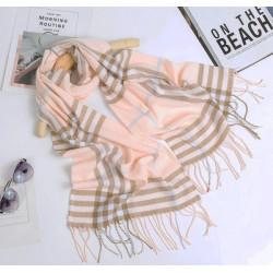 károvaná šála pudrově růžové barvy