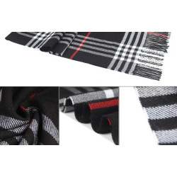 károvaná šála černé barvy