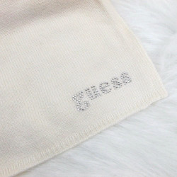 Luxusní smetanově bílá dámská šála Guess