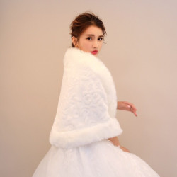 Dámské pončo - kožešinové boa bílé barvy